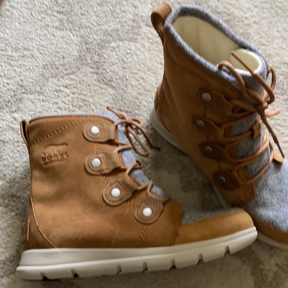 - NEW- Sorel Explorer Joan boots - Picture 5 of 11
